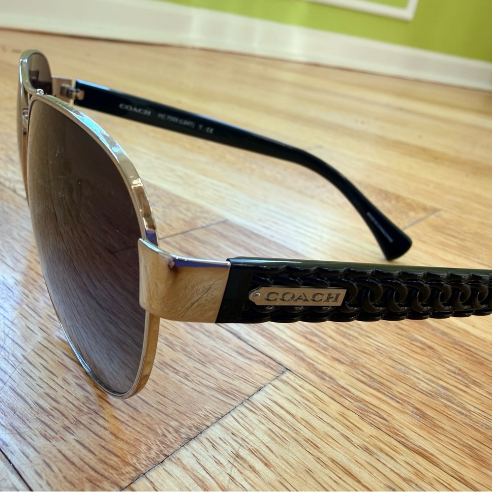 Coach HC7055 Aviator Sunglasses Gold Frame Gradient Lenses w Case and Lens wipe - Picture 4 of 5
